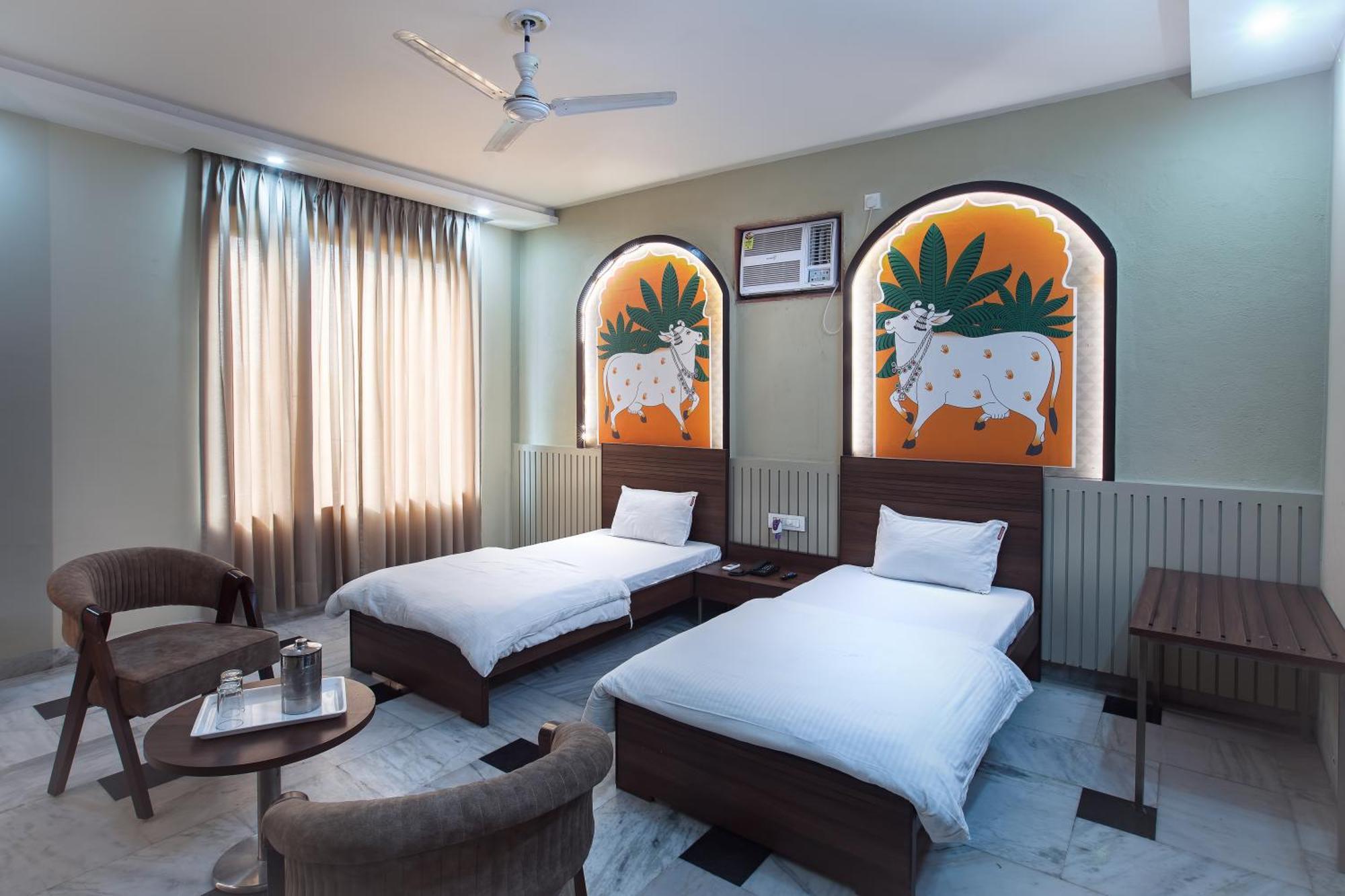 Hotel Bhakti Dhama Vrindavan Ngoại thất bức ảnh